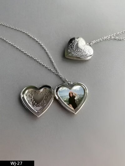 Pretty photo frame necklace pack of one